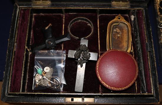 A jewellery box with 18th century gold signet ring and other items of jewellery